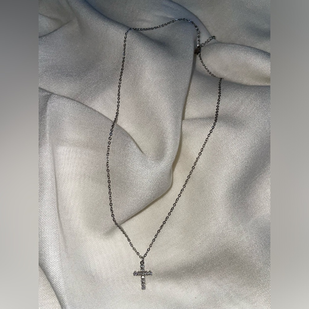 18K Gold-Plated White Stones Cross Pendant Necklace in Silver